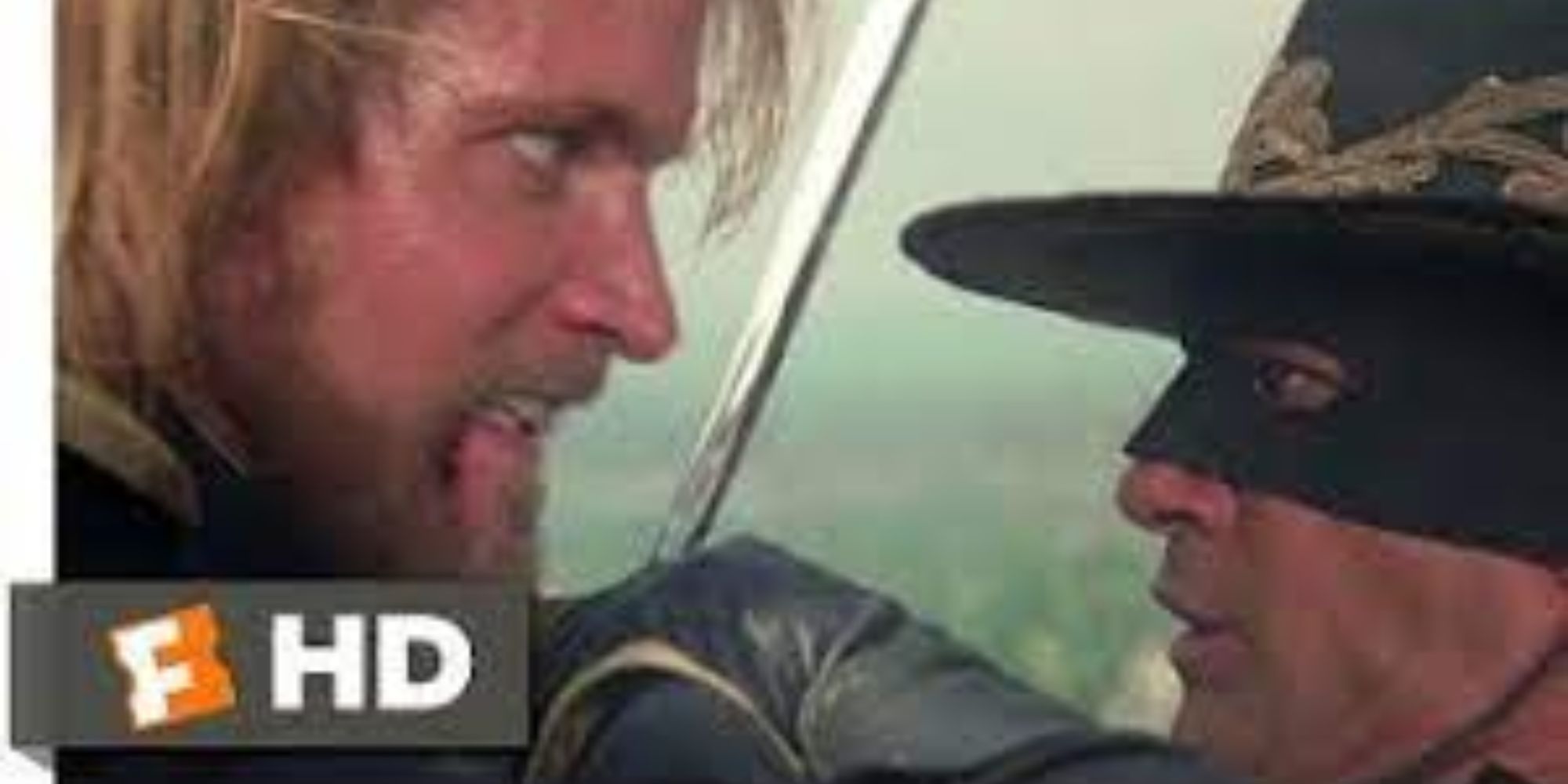 Capitão Harrison Love e Zorro de 'Mask of Zorro' - interpretado por Matt Letscher e Antonio Banderas