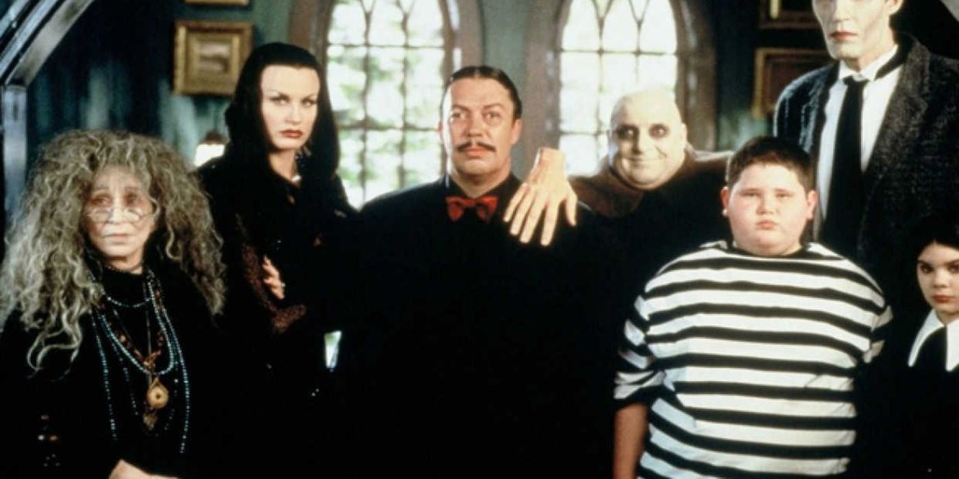 O elenco do filme The Addams Family Reunion (1998) junto, com Alice Ghostley como Granny Frump