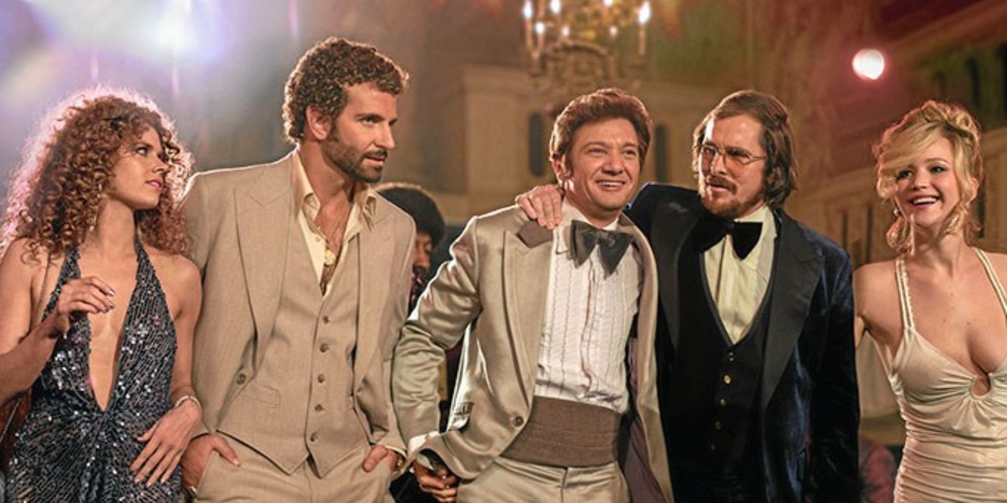 Amy Adams, Bradley Cooper, Jeremy Renner, Christian Bale et Jennifer Lawrence dans 'American Hustle'.