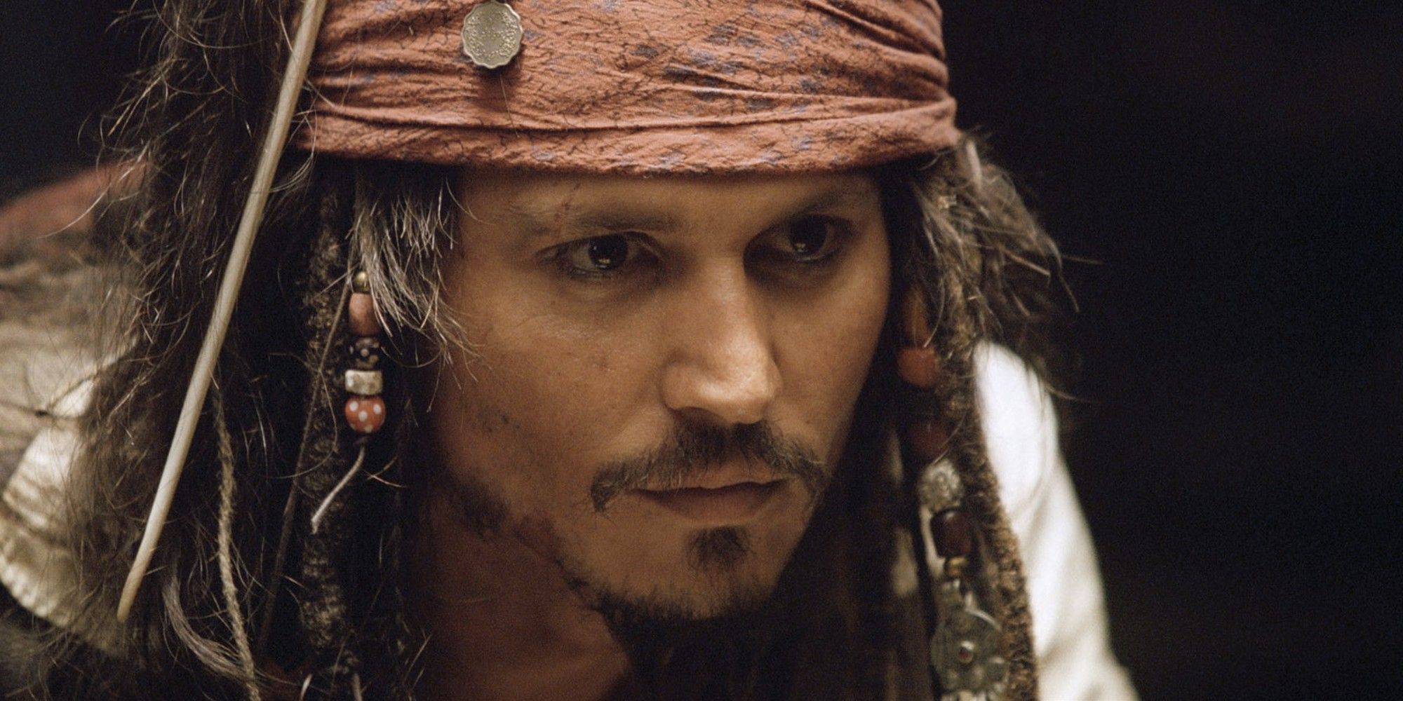 Johnny Depp dans le rôle du Capitaine Jack Sparrow dans 'Pirates des Caraïbes : la malédiction du Black Pearl'.