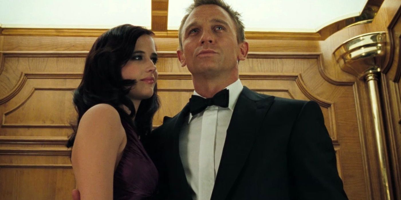 Daniel Craig as James Bond in an elevator with Eva Green as Vesper Lynd in Casino Royale