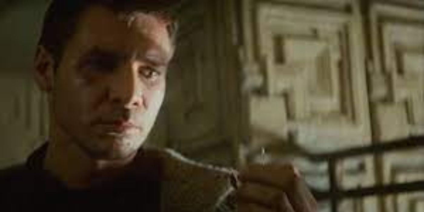 Le Deckard d'Harrison Ford tient une licorne en origami dans la scène finale de 'Blade Runner'.