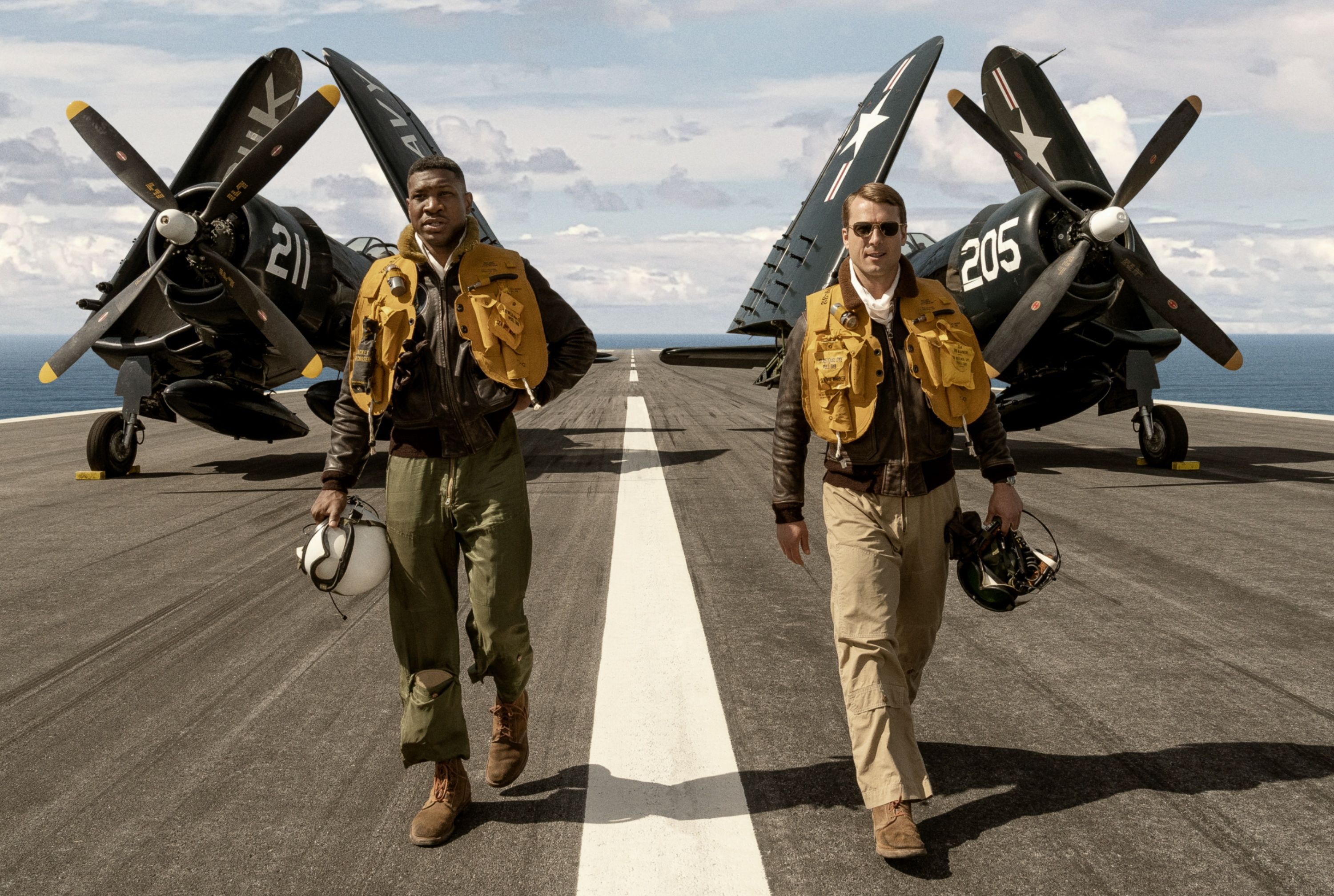 devotion-glen-powell-jonathan-majors-01