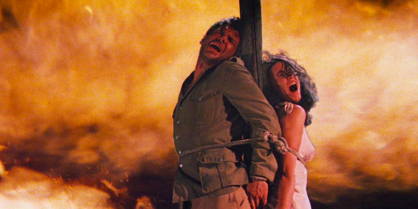 Harrison Ford como Indiana Jones y Karen Allen como Marion Ravenwood en Indiana Jones En busca del arca perdida