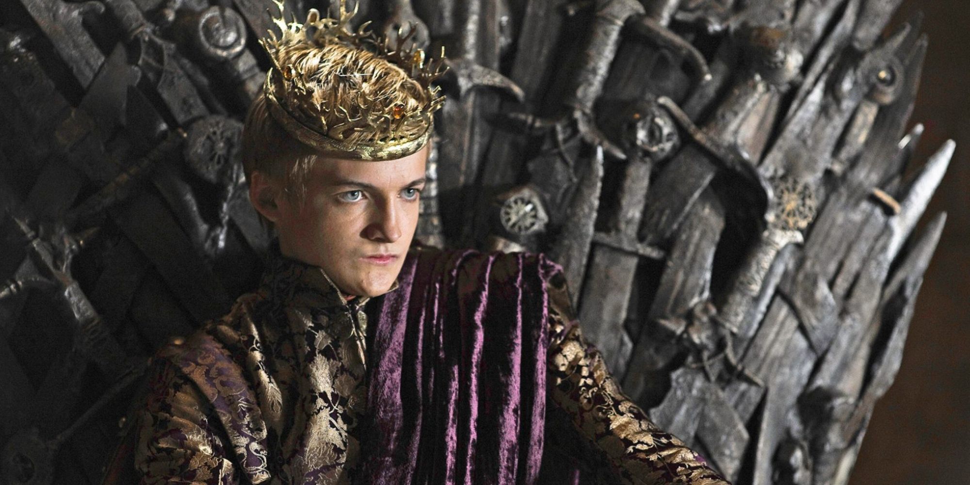 Joffrey Baratheon duduk di Iron Throne di Game of Thrones.