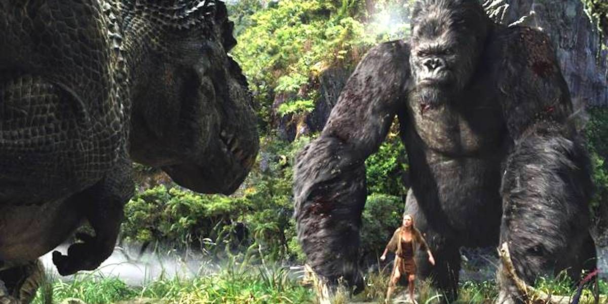 King Kong berhadapan dengan dinosaurus di King Kong (2005)