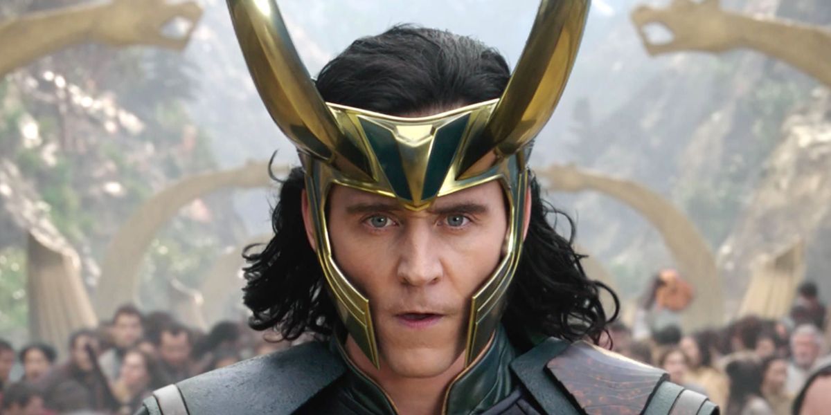 Tom Hiddleston as Loki wearing a helmet in Thor: Ragnarok (2017)