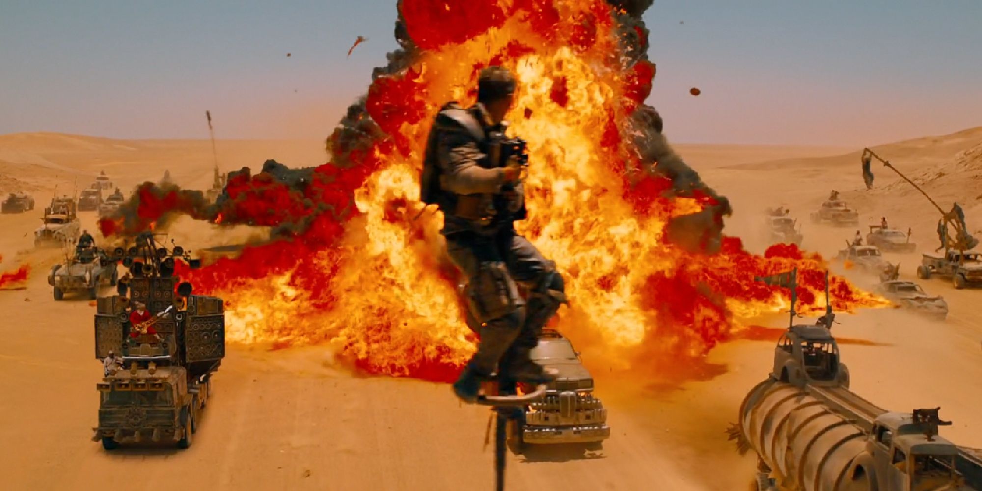 Grosse explosion dans Mad Max Fury Road - 2015