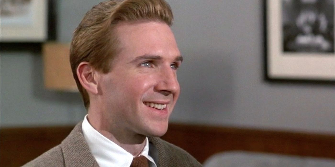 Ralph Fiennes smiling in Quiz Show