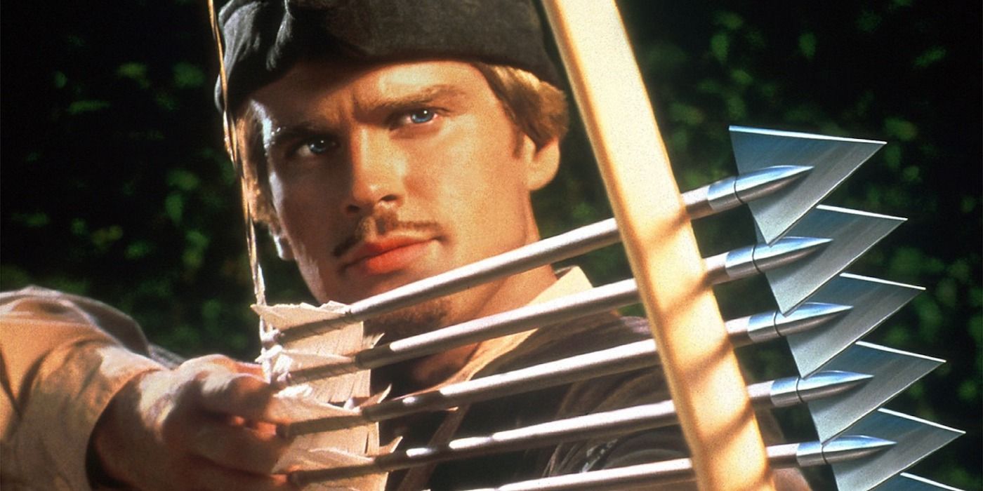 Cary Elwes como Robin Hood com arco e flecha em Robin Hood: Men in Tights
