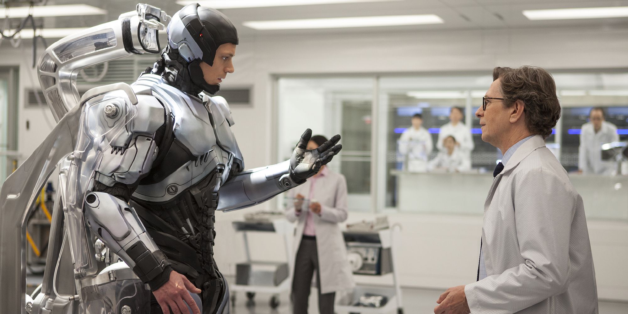 Joel Kinnaman in RoboCop (2014)