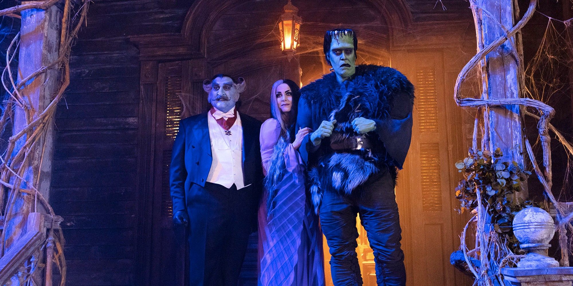 Sheri Moon Zombie, Jeff Daniel Phillips and Daniel Roebuck in 'The Munsters'