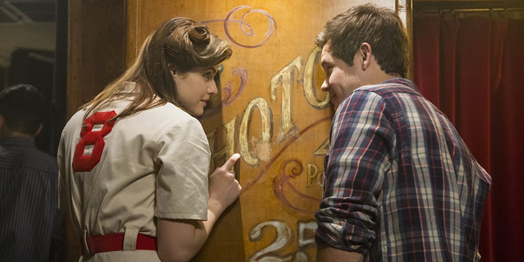 Alexandra Daddario as Avery and Adam DeVine as Noah leaning on a door in When We First Met (2018)