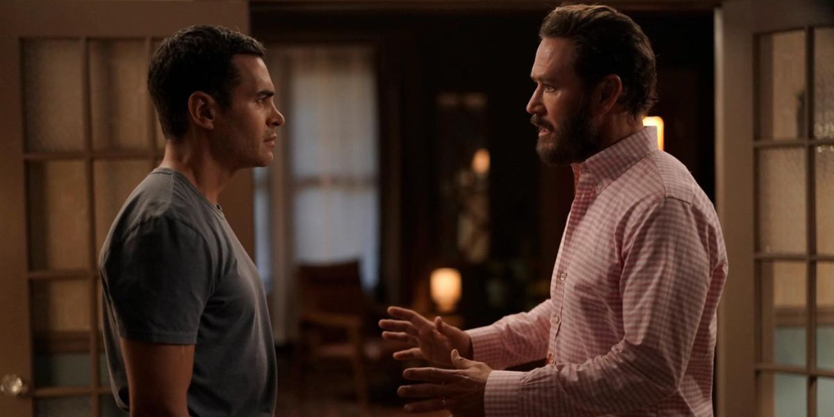Will Trent, interpretado por Ramón Rodríguez, conversa com Paul Campano, interpretado por Mark-Paul Gosselaar, na série da ABC 'Will Trent'.