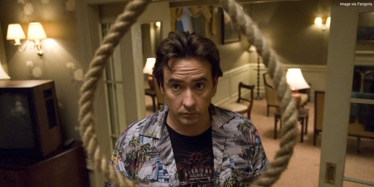 John Cusack plays as Mike Enslin standing under a noose in 1408