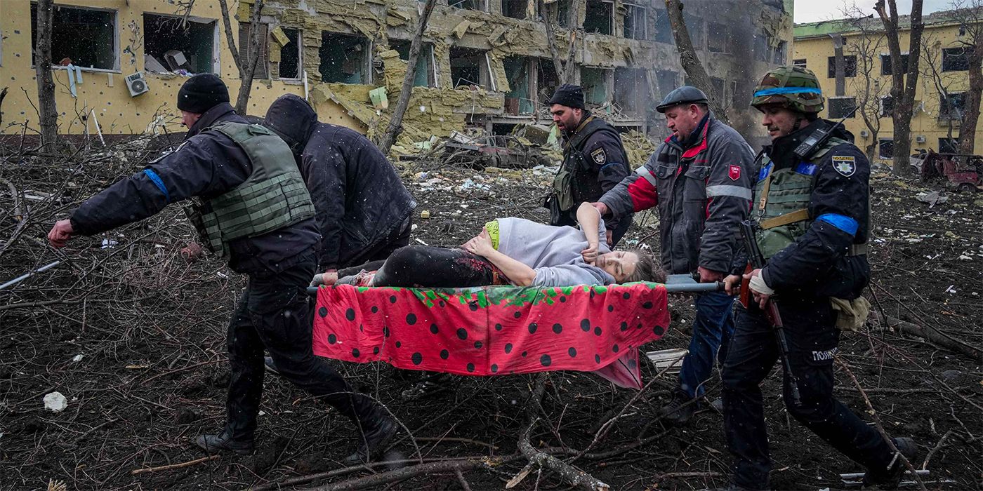 A pregnant woman carried away on a stretcher after a bombing in the documentary 20 Days in Mariupol