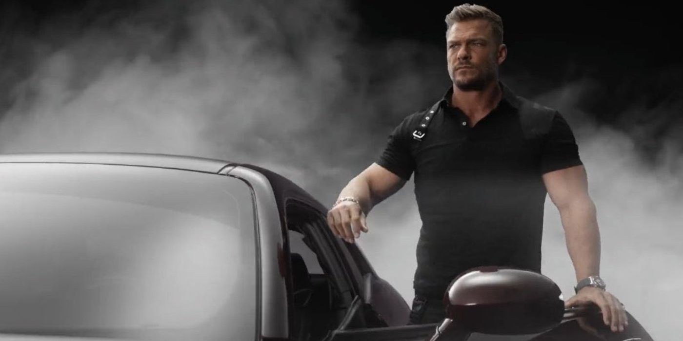 Alan Ritchson dans le rôle de l'agent Rimes dans une promotion pour Fast X.