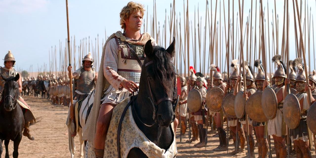 Alexandre le Grand monte à cheval devant son armée.