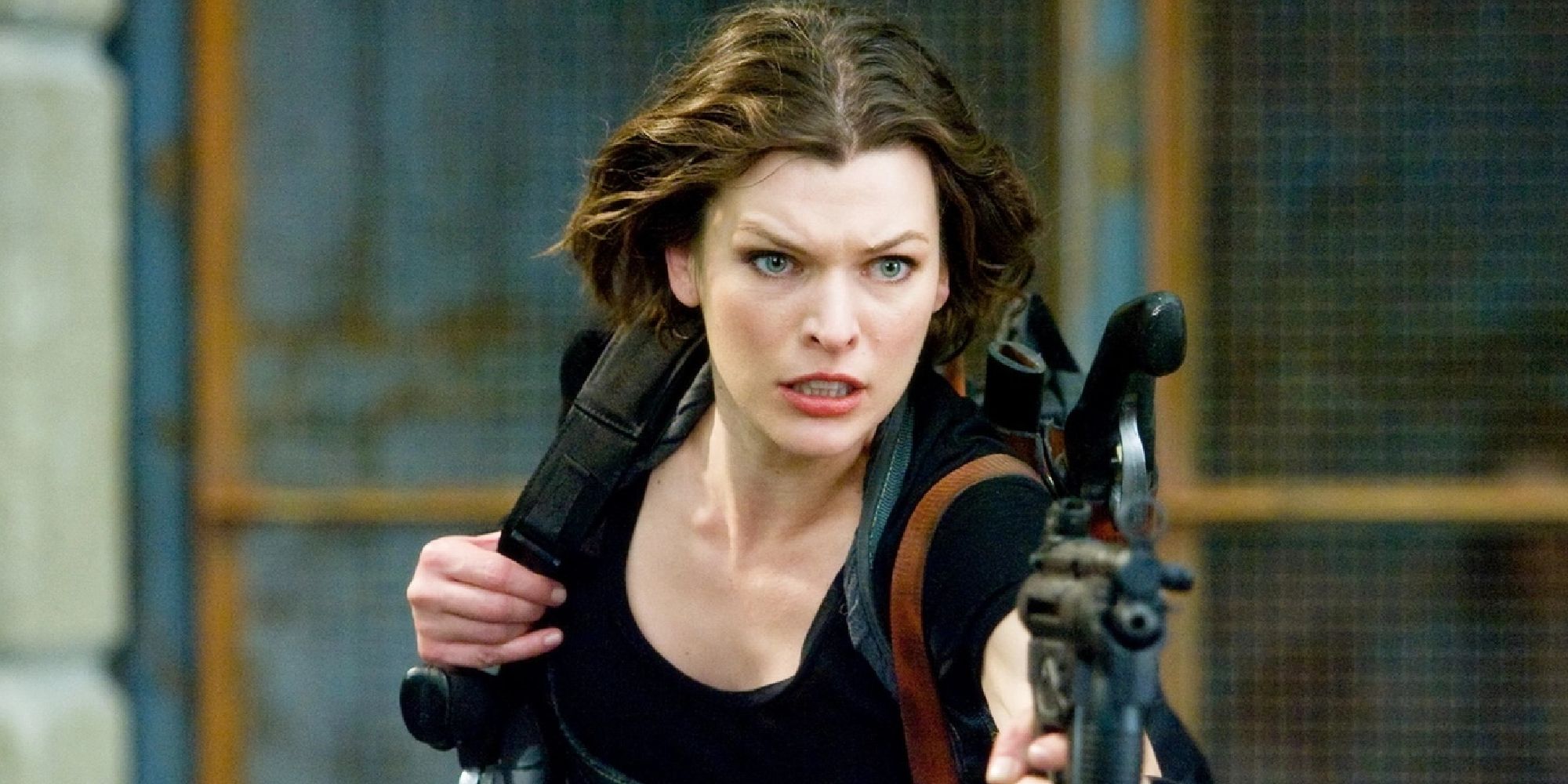 An armed Milla Jovovich in 'Resident Evil'