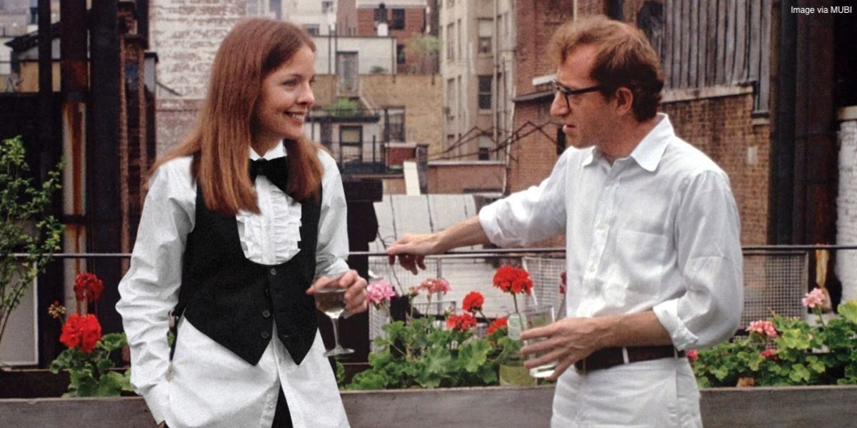 Diane Keaton parle à Woody Allen sur un toit dans Annie Hall