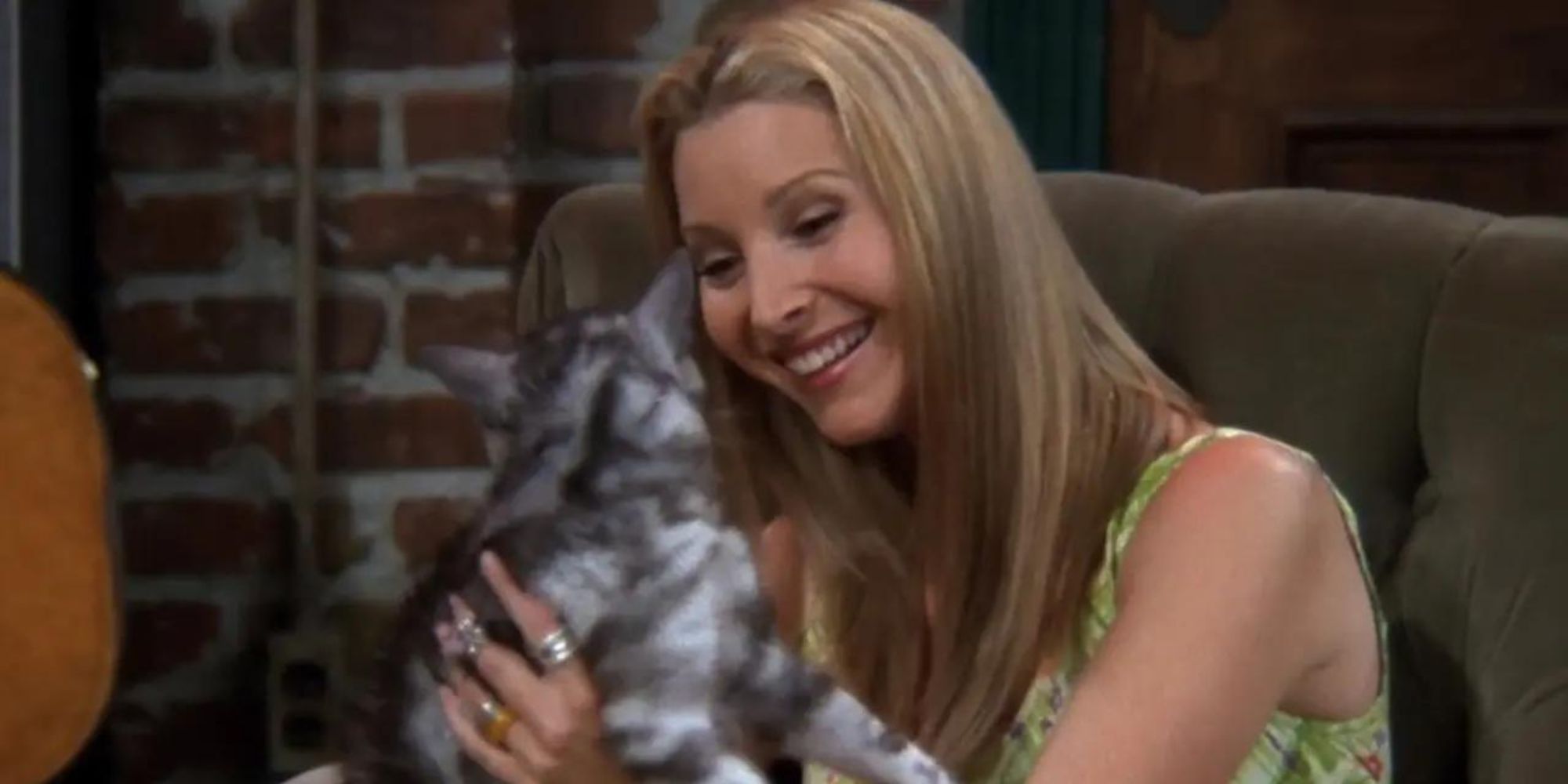 Phoebe Buffay smiling at a cat in Friends