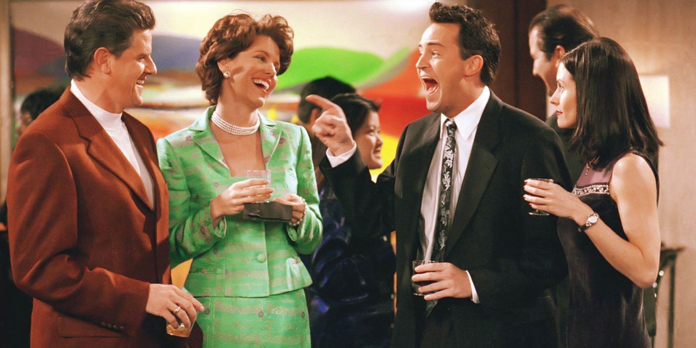 Chandler dan Monica tertawa bersama bos dan istrinya di Friends