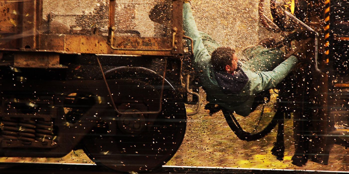 Chris Pine hanging off a train in Unstoppable