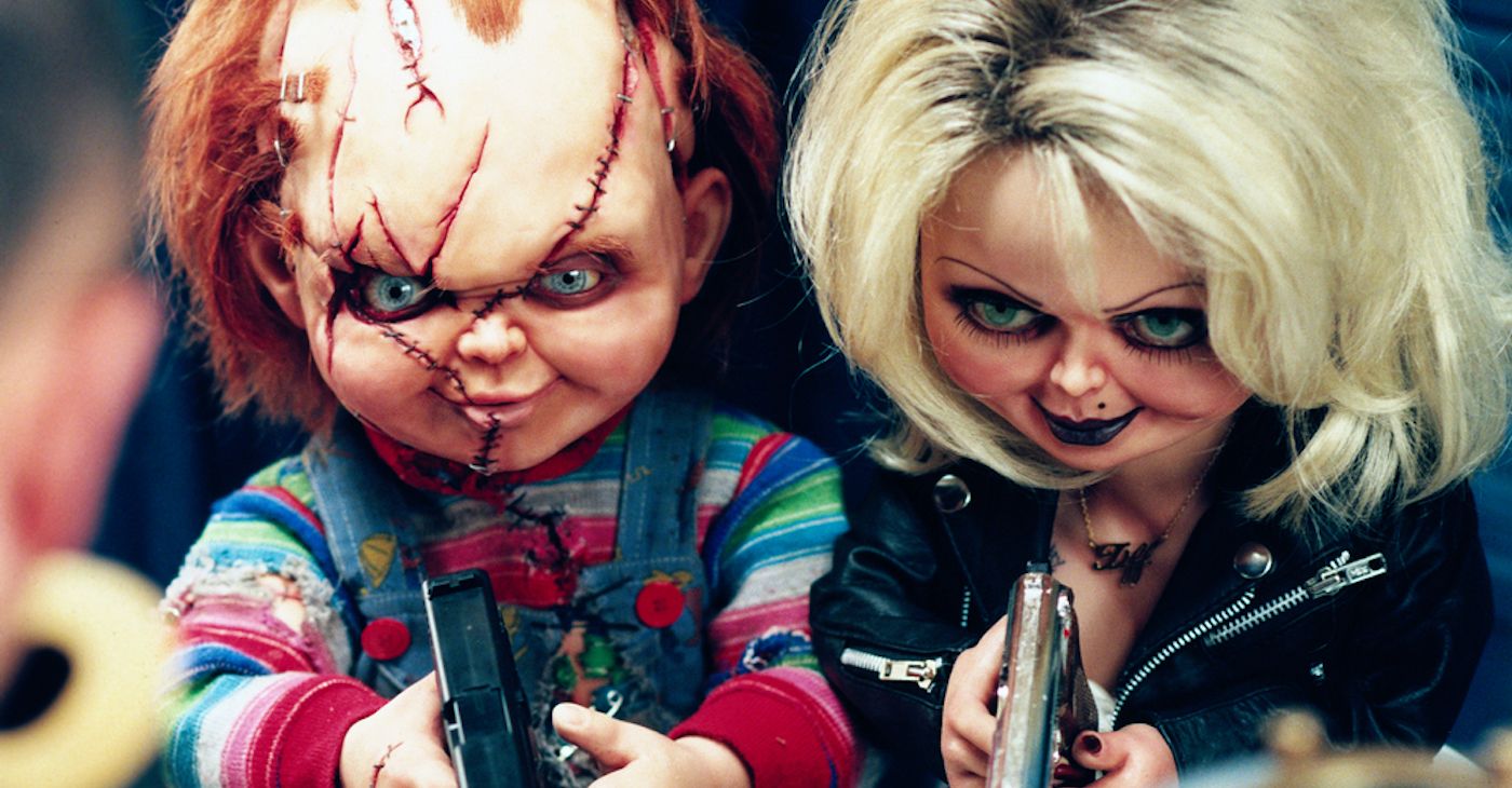 Chucky and Tiffany pointing guns in Bride of Chucky