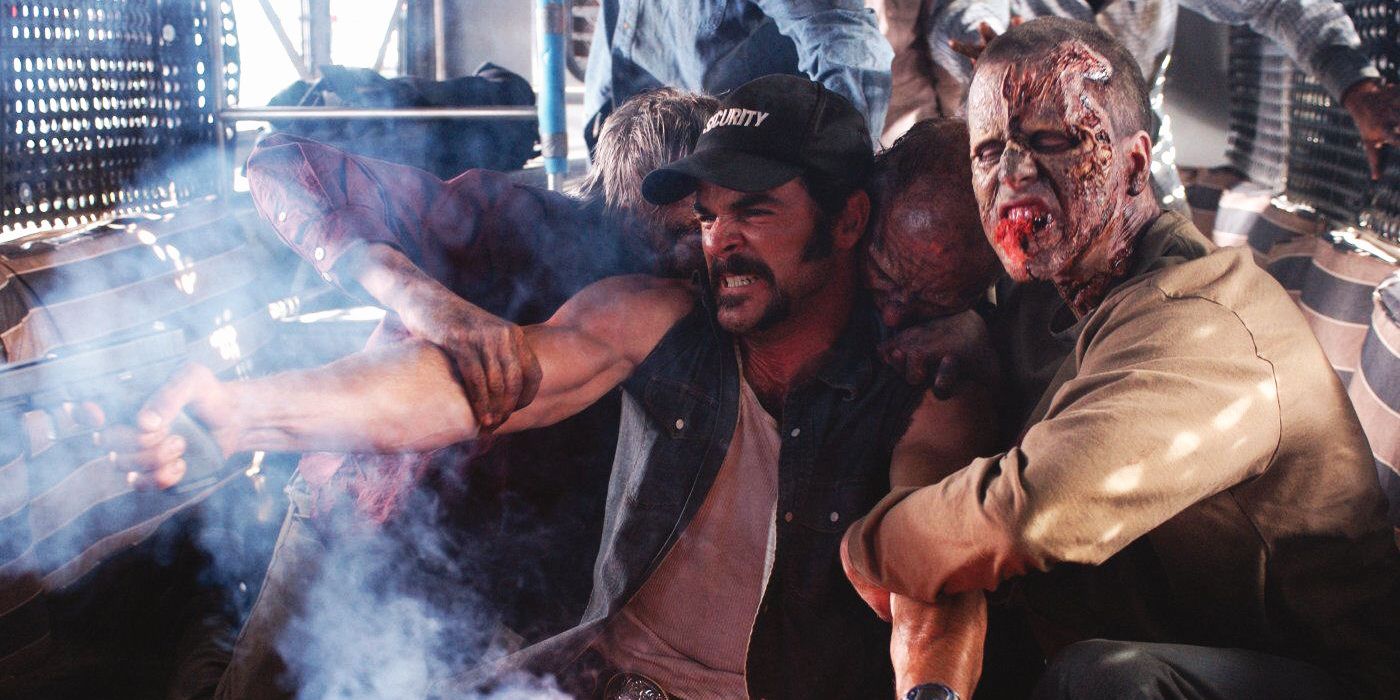 Michael Kelly melawan zombie di Dawn of the Dead tahun 2004