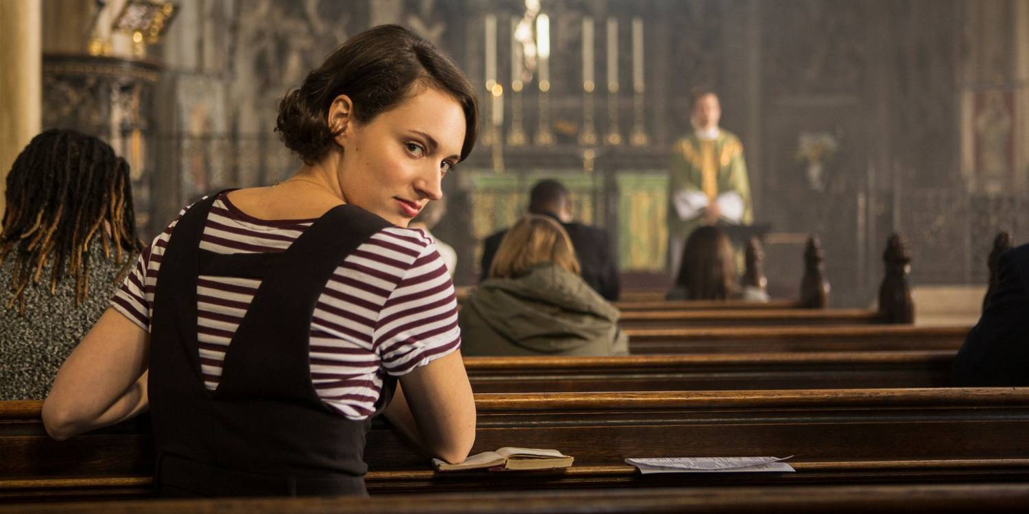 Phoebe Waller-Bridge, Fleabag'da bir kilisede oturuyor