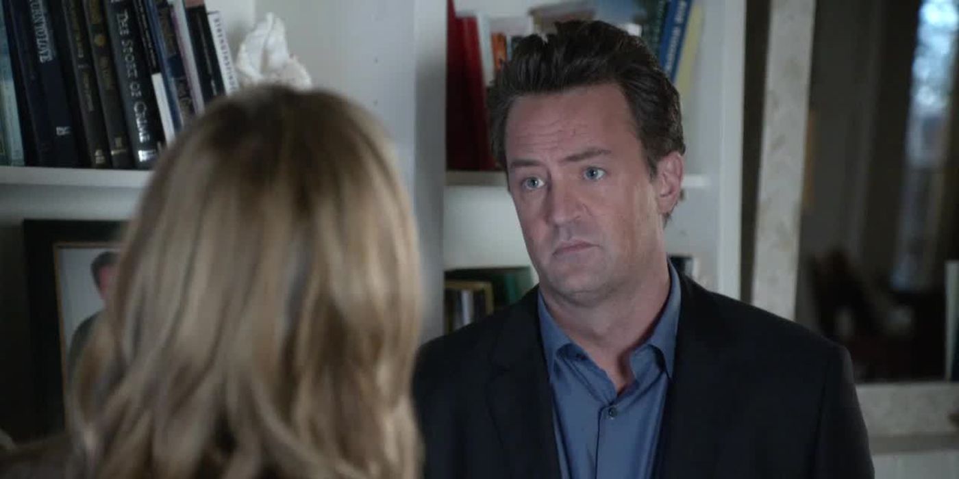 Matthew Perry talking to a woman and looking annoyed in a scene from Go On.