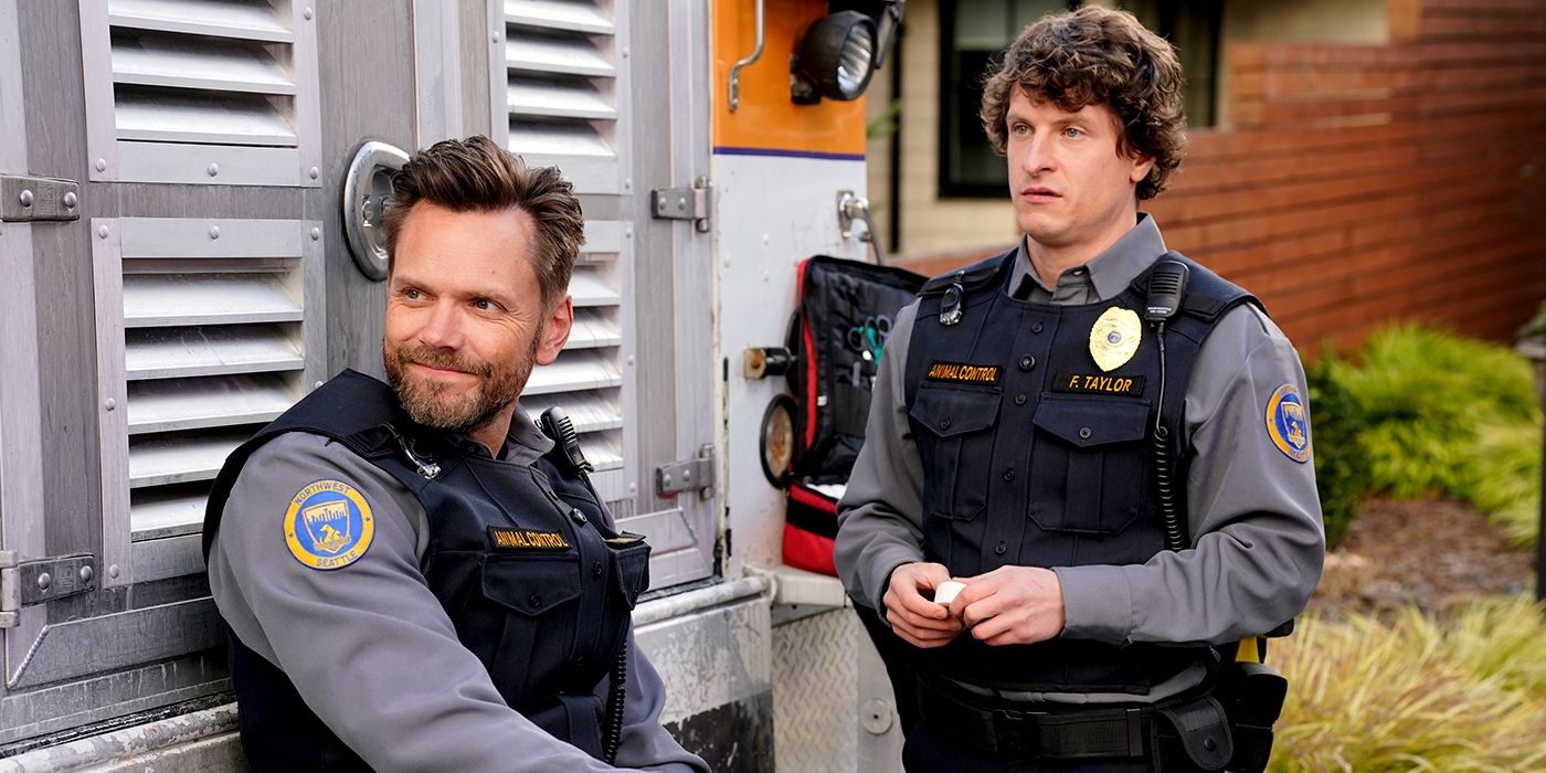 Joel McHale and Michael Rowland take a breather in Animal Control