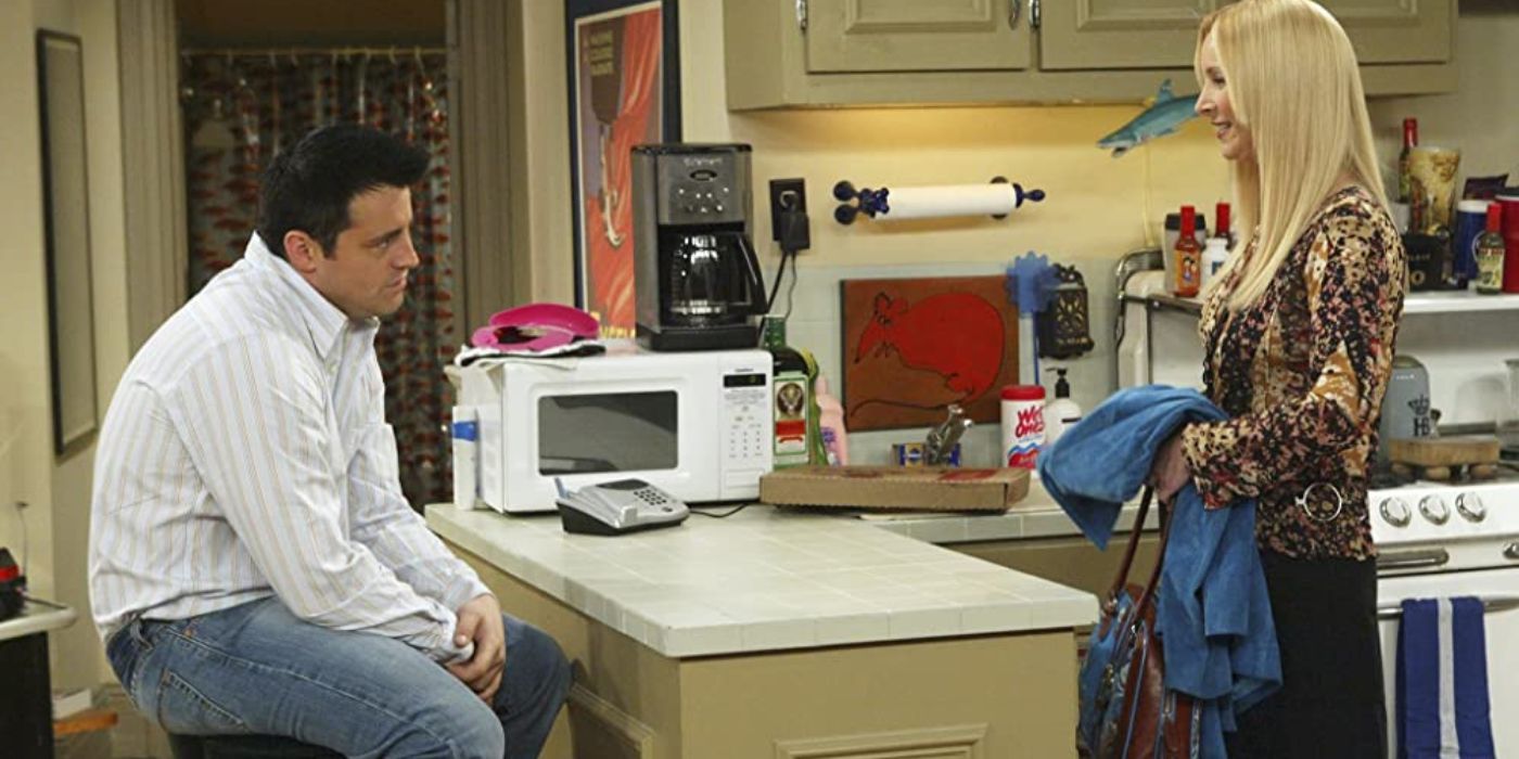 Joey dan Phoebe berbicara di apartemennya di Friends