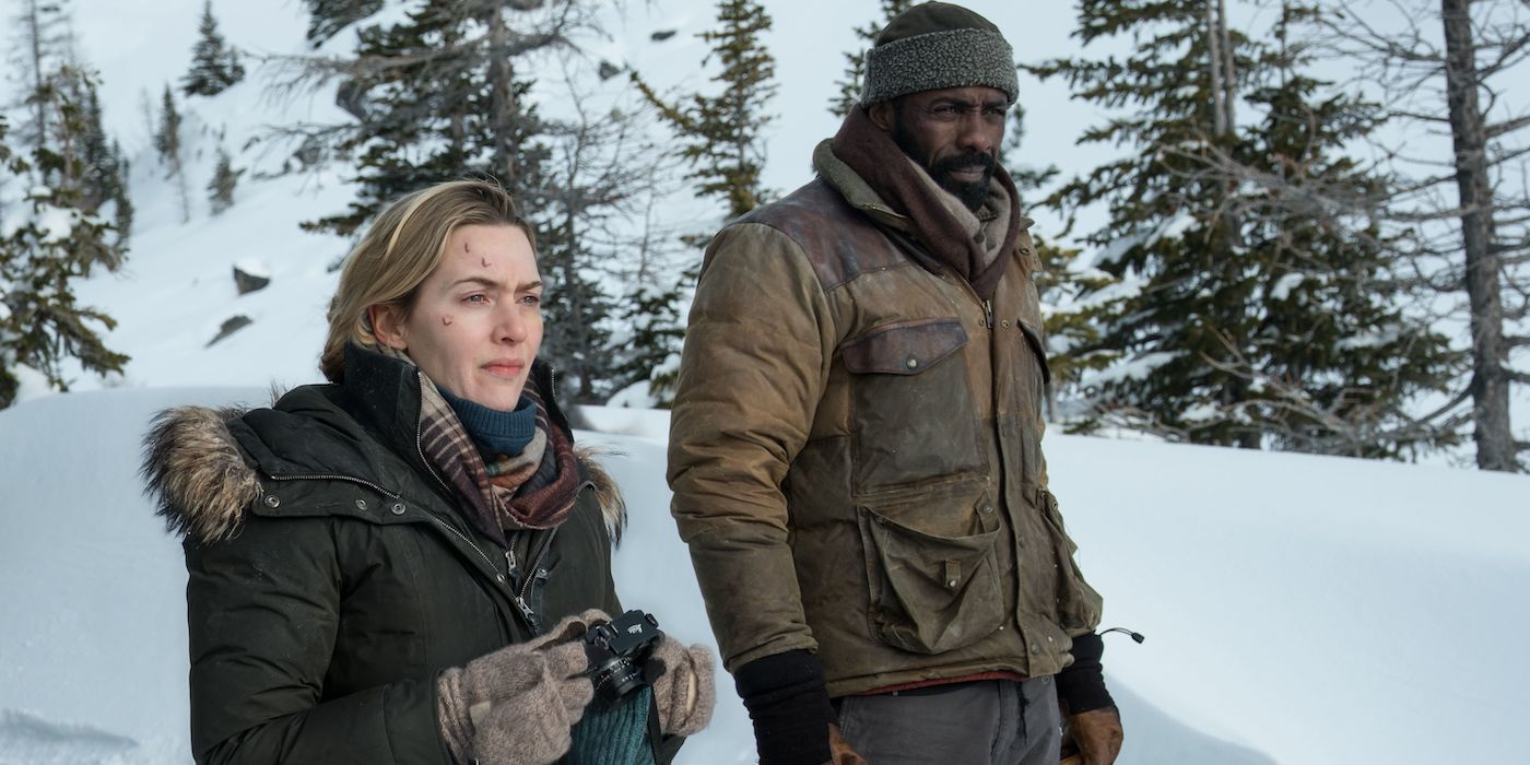 Kate Winslet dan Idris Elba dalam The Mountain Between Us
