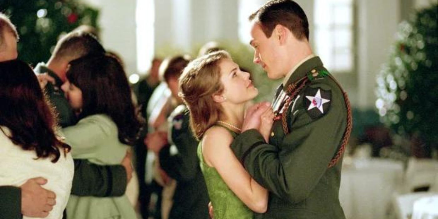 A couple slow dancing in We Were Soldiers
