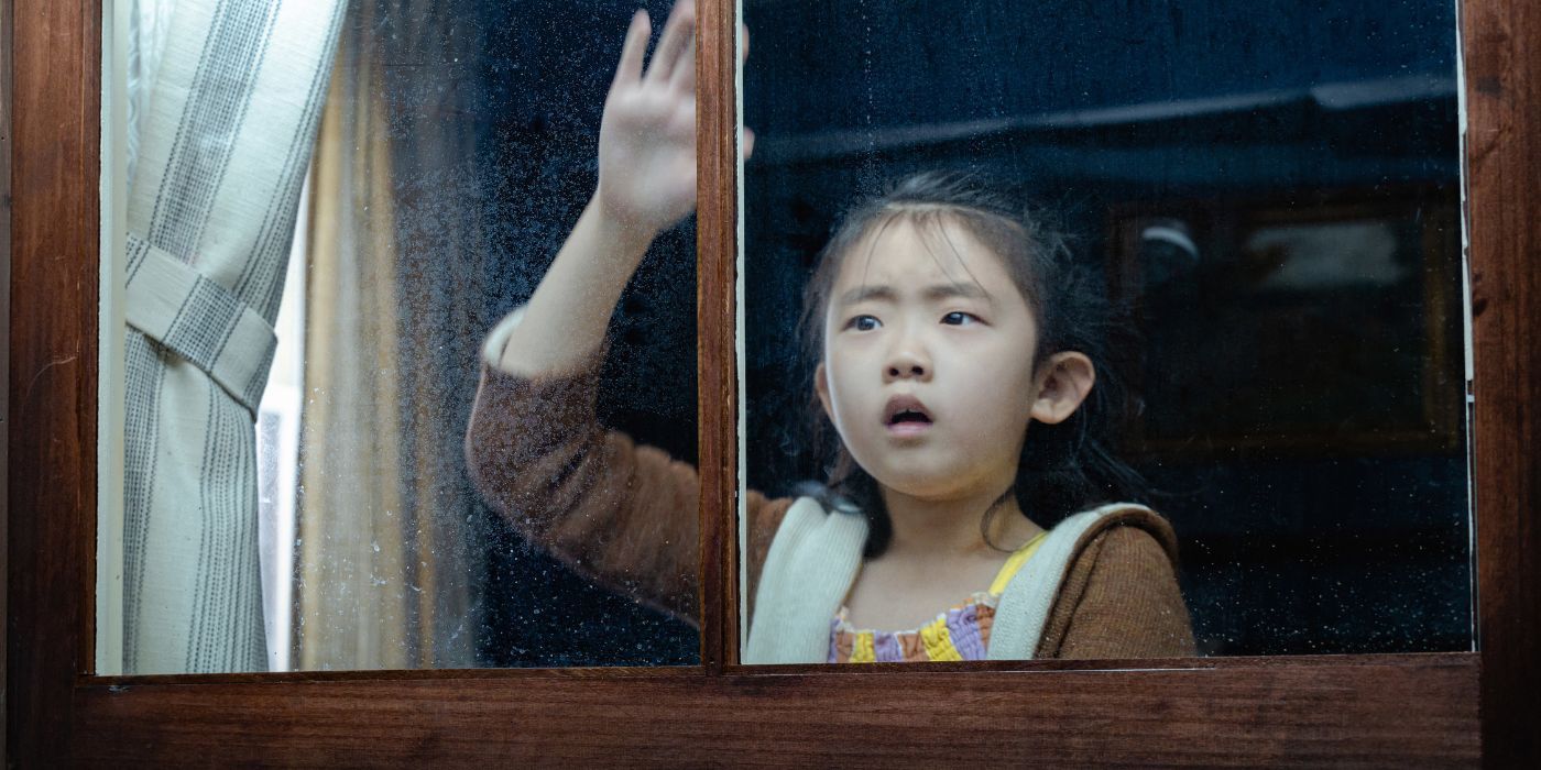 Kristen Cui sebagai Wen di Knock at the Cabin