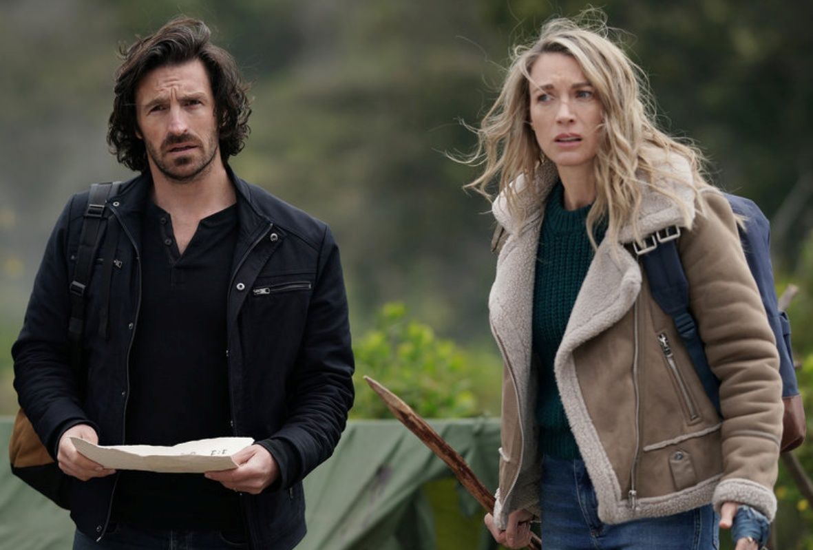 Eoin Macken as Gavin Harris and Natalie Zea as Eve Harris in Season 2 of La Brea