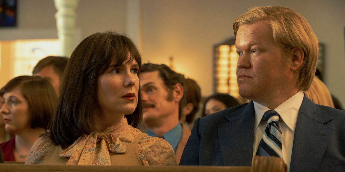 Lily Rabe and Jesse Plemons as Betty and Allan Gore sitting in church in Love & Death