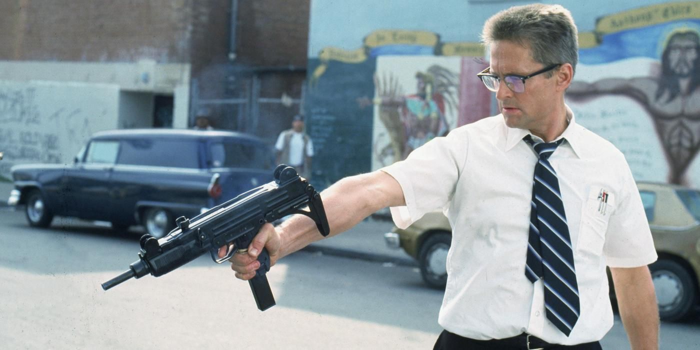 Michael Douglas tirant avec un pistolet dans 'Falling Down' (1993)