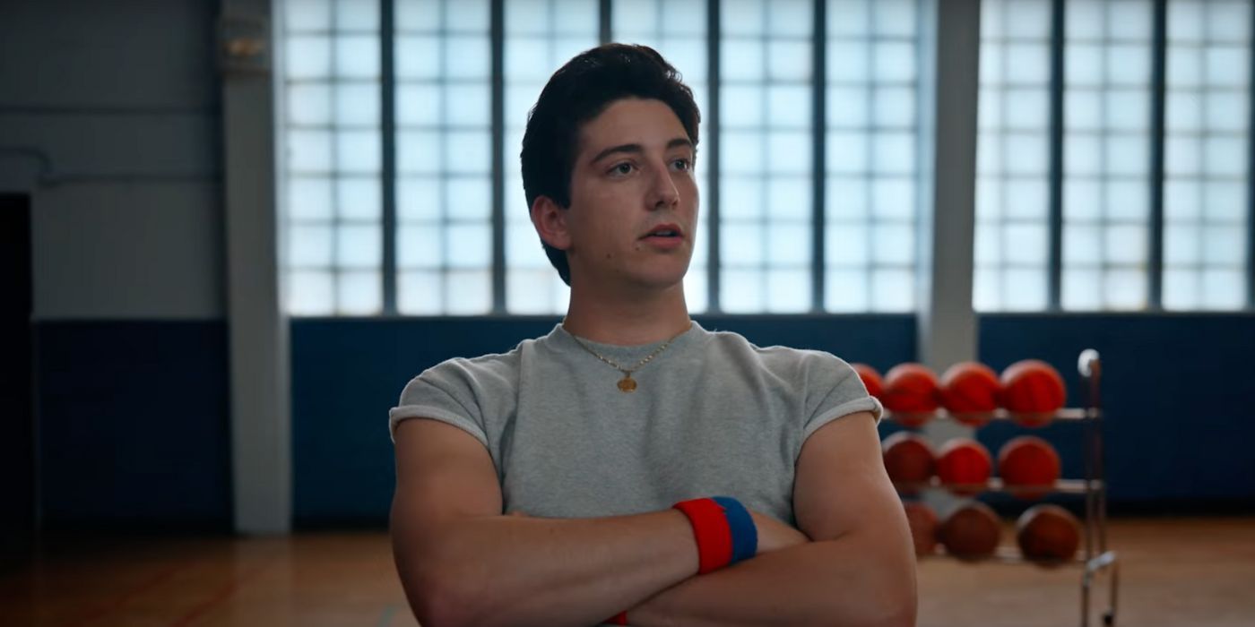 Milo Manheim dans le rôle de Wally Clark dans School Spirits. 