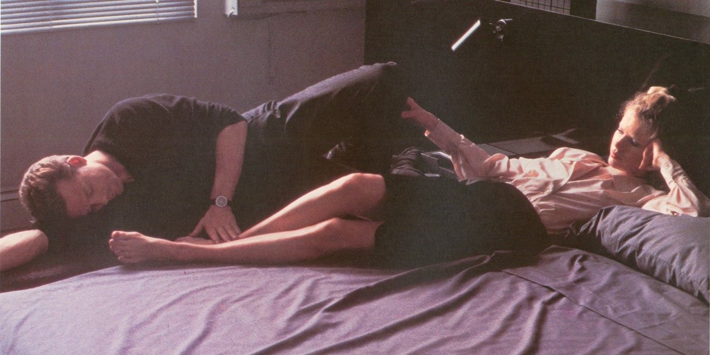 Mickey Rourke y Kim Basinger yacen en cama a las 9 semanas y media