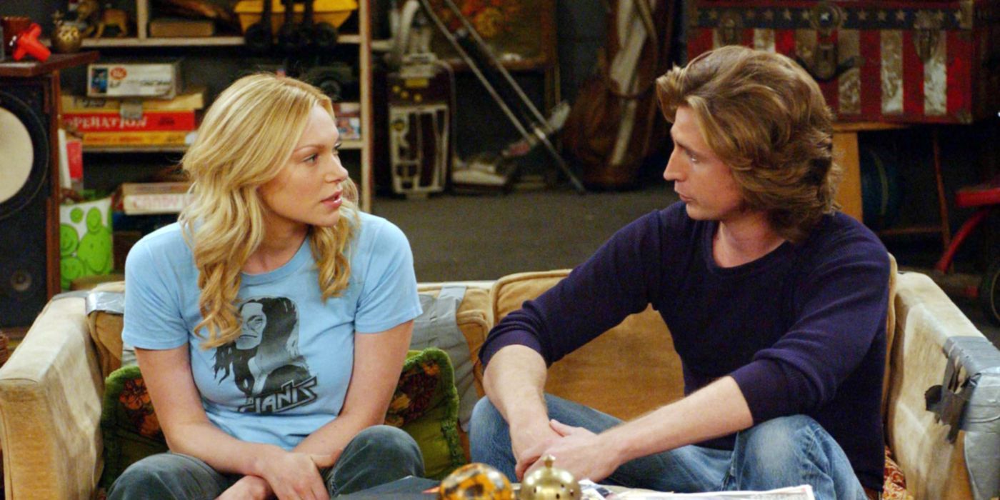 Laura Prepon as Donna sitting on the couch next to Josh Meyers as Randy in 'That '70s Show'
