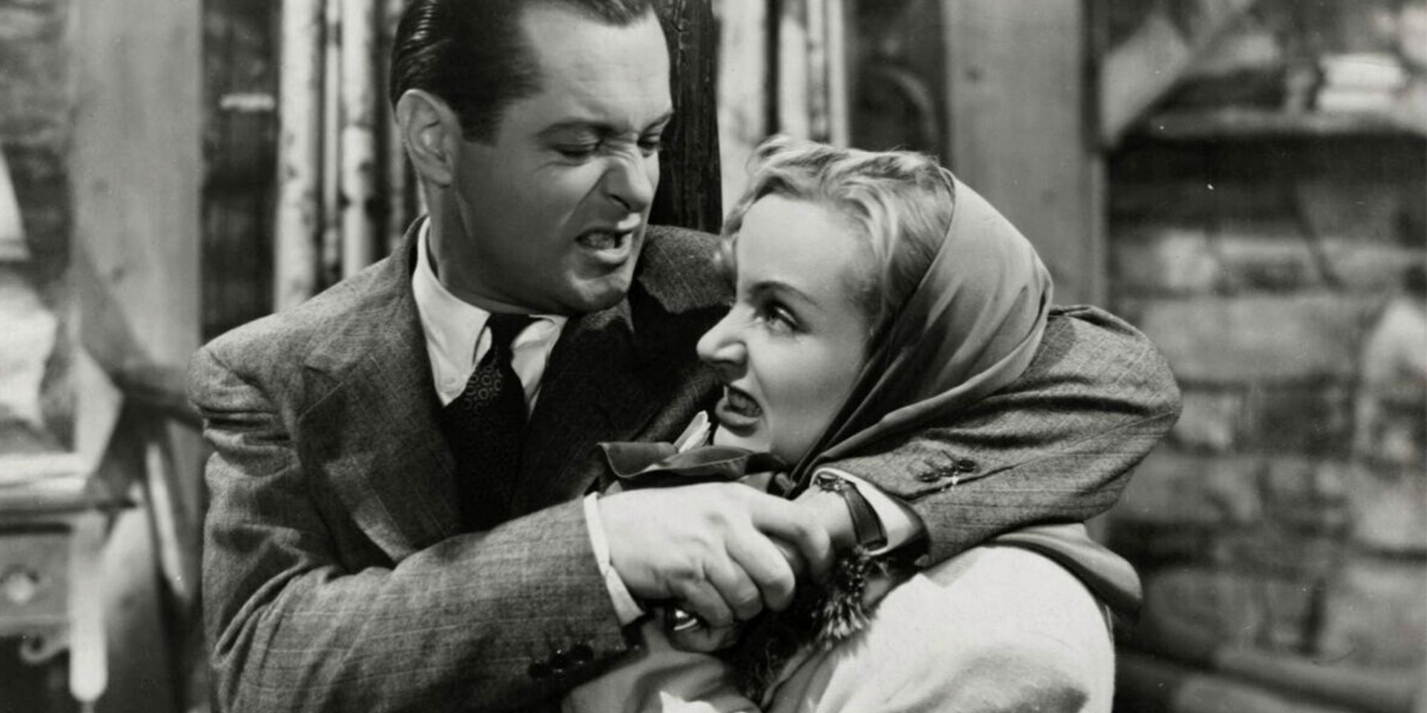 Robert Montgomery avec son bras autour du cou de Carole Lombard dans Mr. &amp ; Mrs.