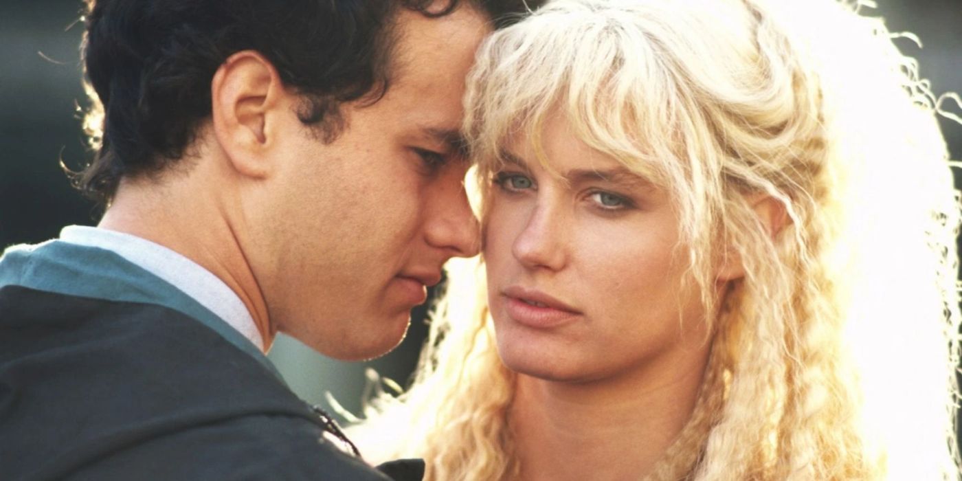 Tom Hanks, quien interpreta a Allen Bauer, y Daryl Hannah, quien interpreta a Madison, se abrazan en 