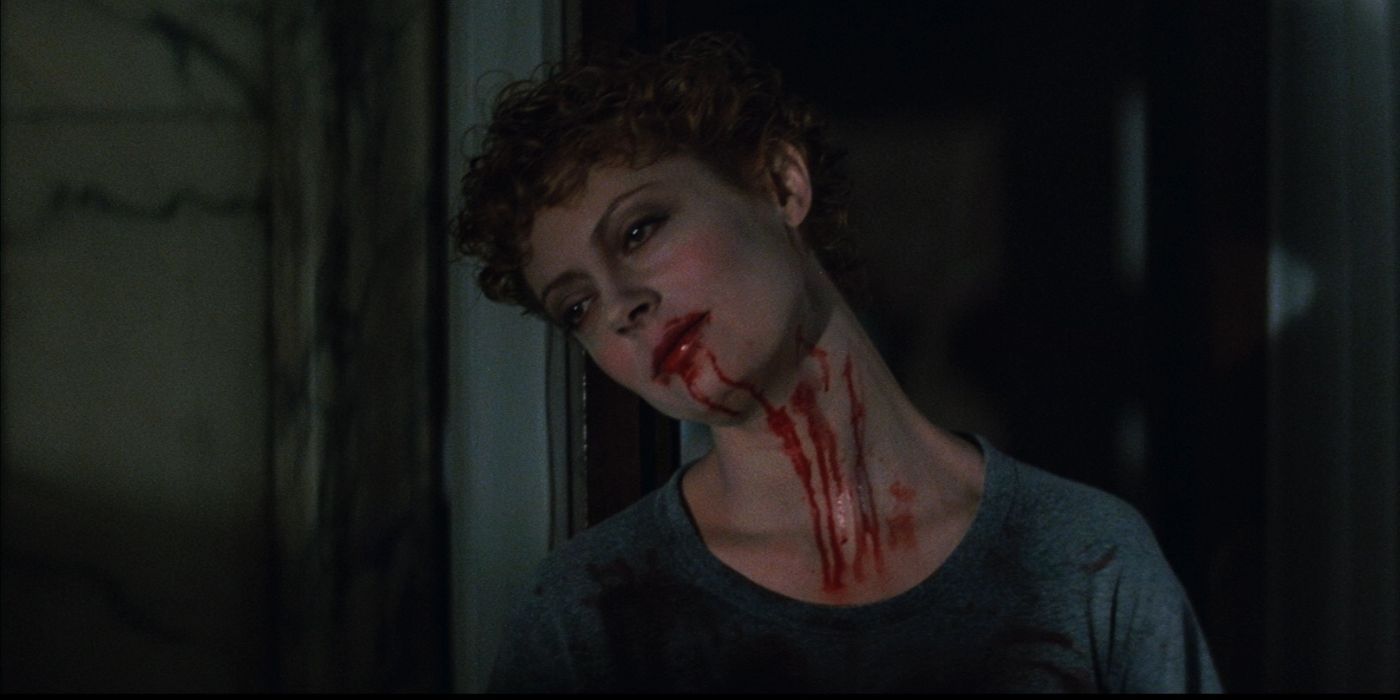 Susan Sarandon sebagai Sarah dengan darah berlumuran di tenggorokannya Kelaparan