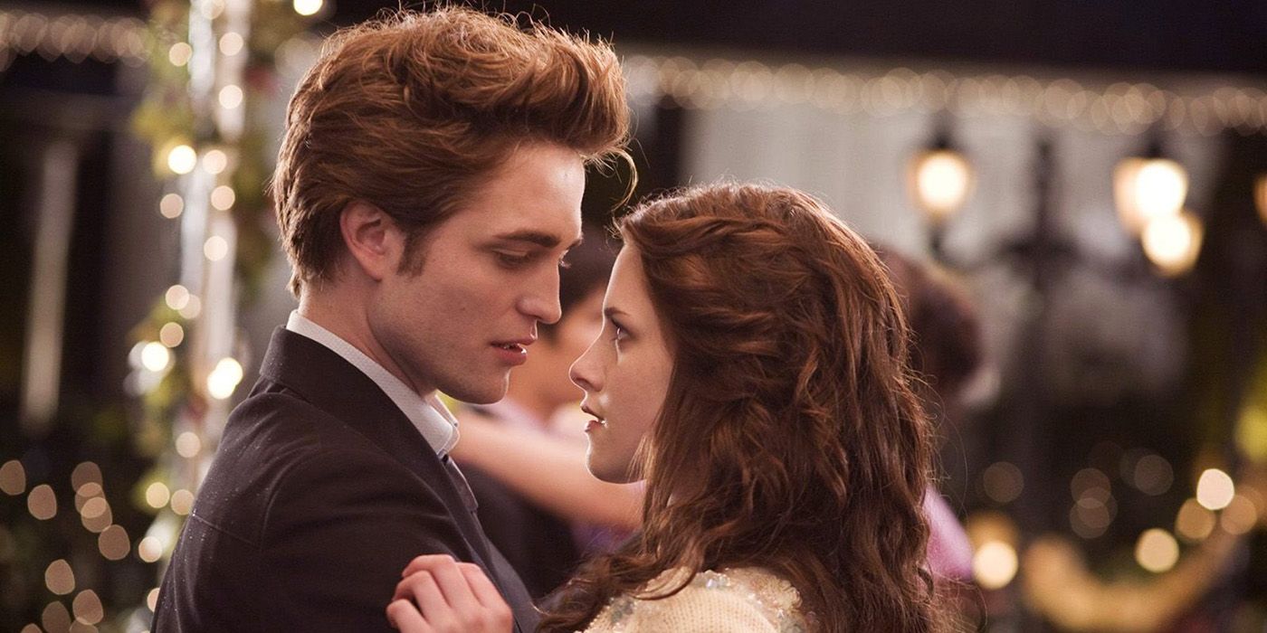 Robert Pattinson as Edward Cullen and Kristen Stewart as Bella Swann in Twilight