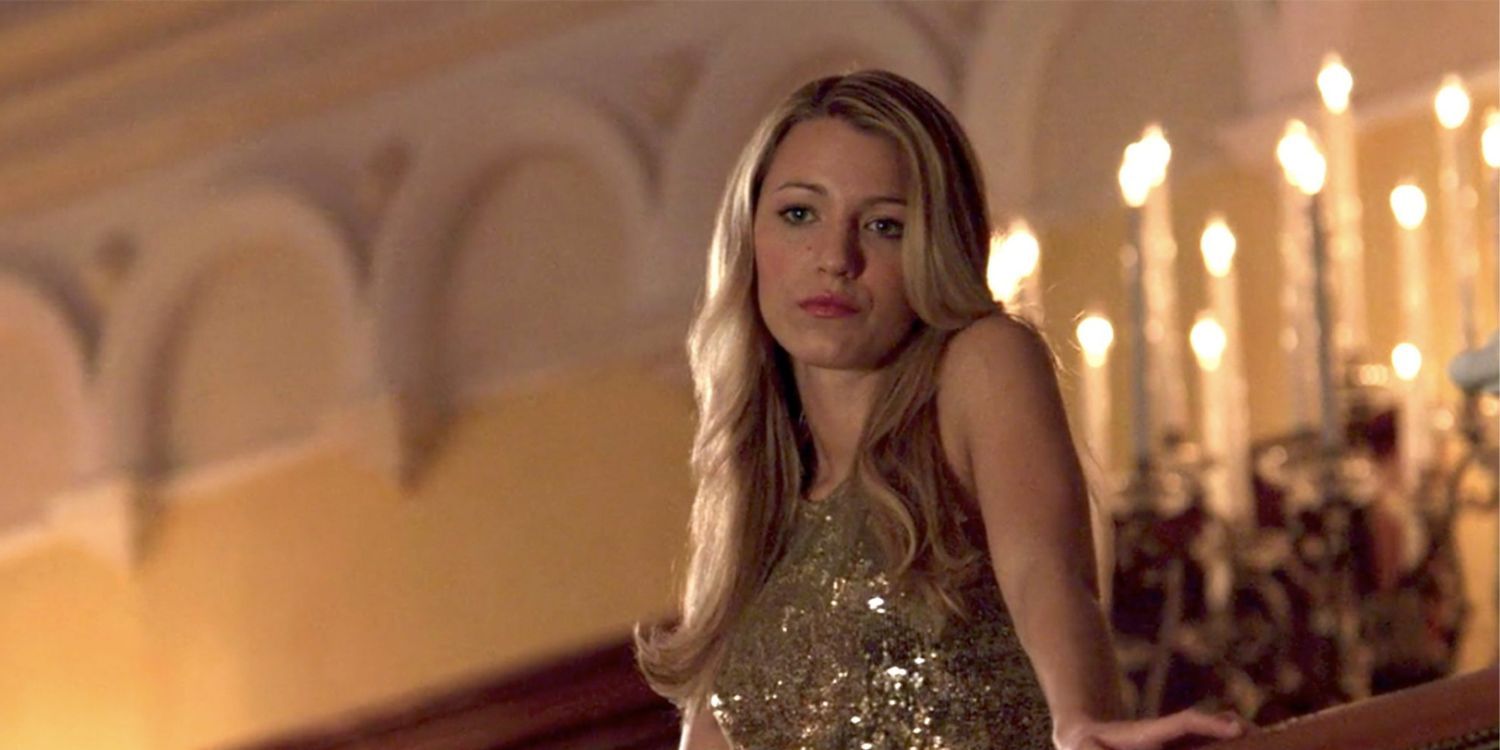 Serena played by Blake Lively looking down from the stairs