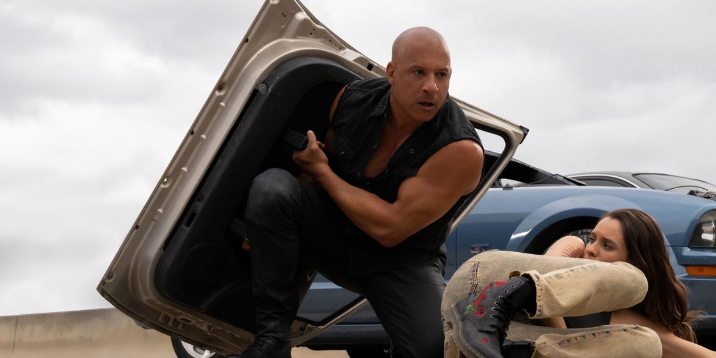 Vin Diesel en tant que Dom tenant une porte de voiture dans Fast X