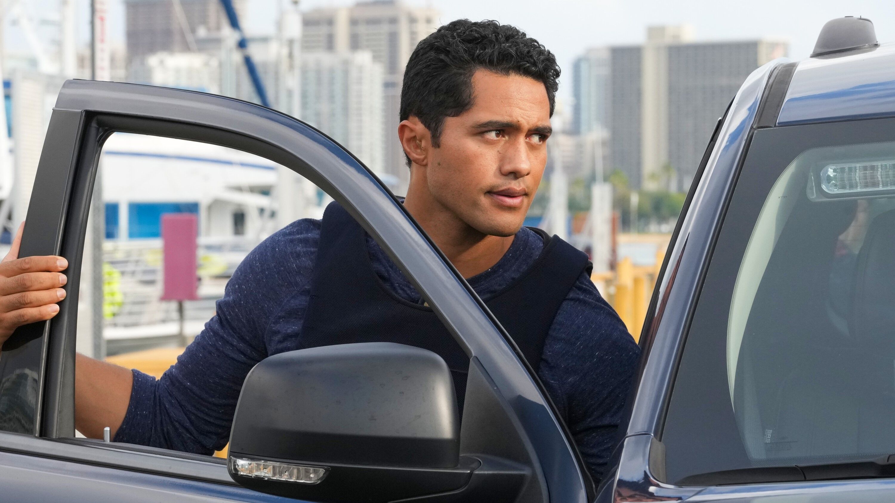 Alex Tarrant dans le rôle de Kai dans l'épisode 15 de la saison 2 de NCIS : Hawai'i.