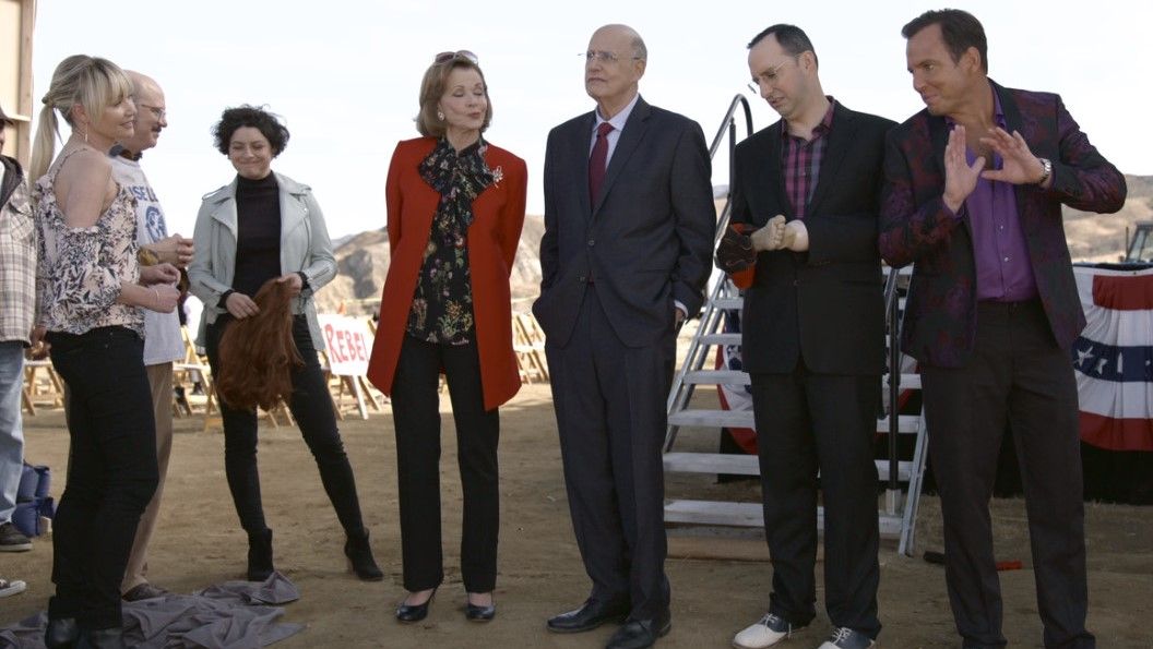 The cast of Arrested Development in the Season 5 episode, The Fallout. 